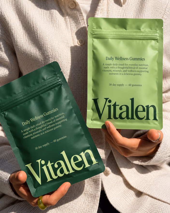 Hands holding a dark and a light Vitalen pouch